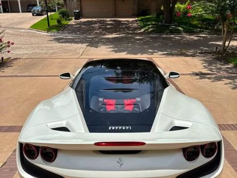 Used 2021 Ferrari F8 Tributo RWD image 8