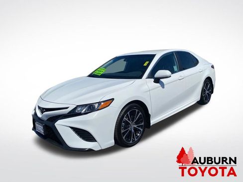 Used 2020 Toyota Camry SE FWD image 3