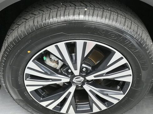 Used 2021 Nissan Rogue SV image 11