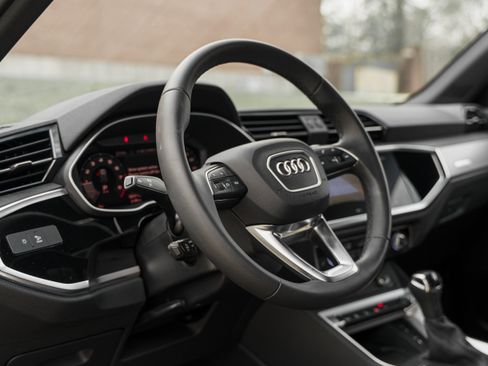 Certified 2025 Audi Q3 2.0T Premium w/ Convenience Package image 9