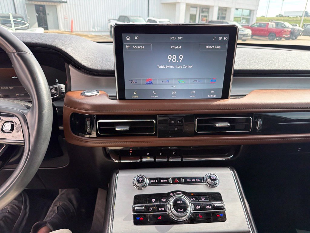 Used 2022 Lincoln Aviator Reserve w/ Class IV Trailer Tow Package RWD image 11
