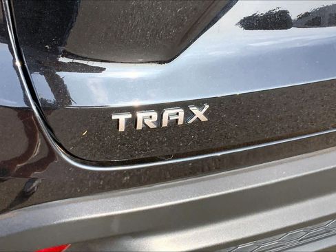 Used 2025 Chevrolet Trax LS FWD image 10