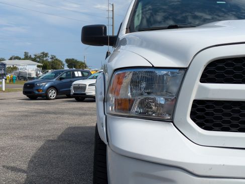 Used 2017 RAM 1500 Classic SLT AWD/4WD image 10