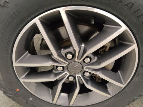 Used 2019 Jeep Grand Cherokee Laredo w/ 18" Wheel & 8.4" Radio Group AWD/4WD image 31