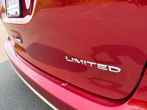 Used 2026 Chrysler Pacifica Limited FWD image 19