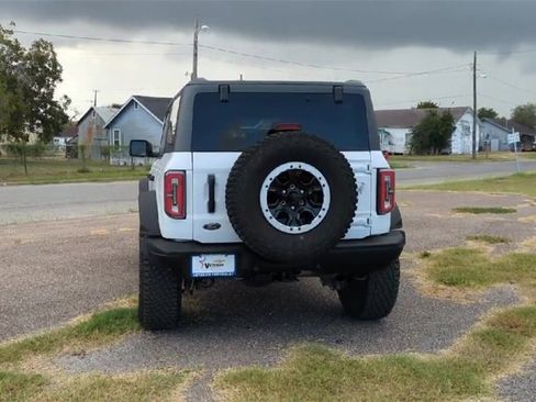 Used 2023 Ford Bronco Badlands image 7