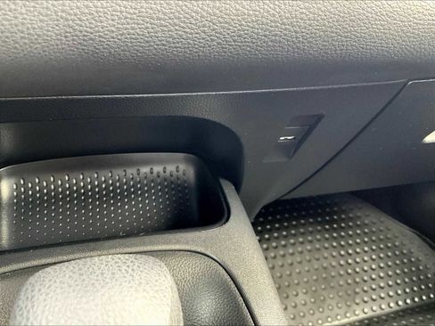 Used 2022 Toyota Corolla LE image 27