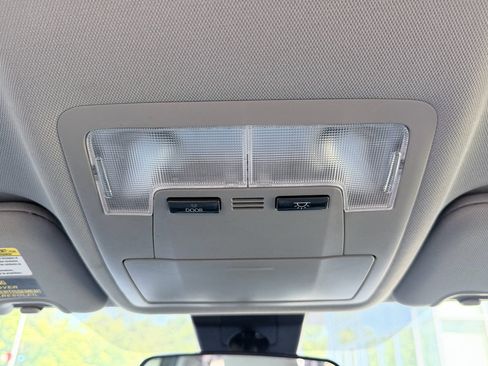 Used 2019 Toyota Highlander LE FWD image 15