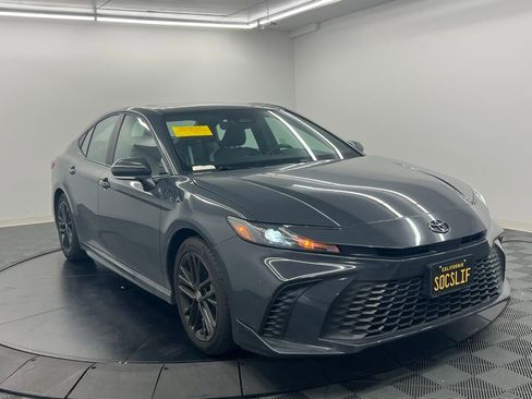 Used 2025 Toyota Camry SE w/ Multimedia Upgrade Package image 2