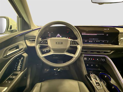 Certified 2025 Audi Q5 Premium w/ Convenience Package AWD/4WD image 11