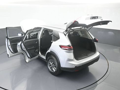 Used 2024 Nissan Rogue S FWD image 59