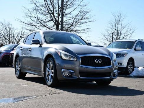 Used 2017 INFINITI Q70 3.7 image 30