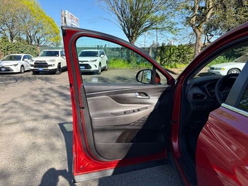 Used 2020 Hyundai Santa Fe SE image 11