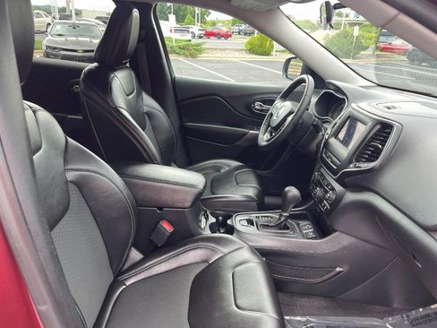 Used 2019 Jeep Cherokee Latitude Plus w/ Safety Group image 15