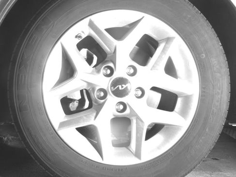 Used 2025 Kia Soul LX w/ LX Technology Package image 12