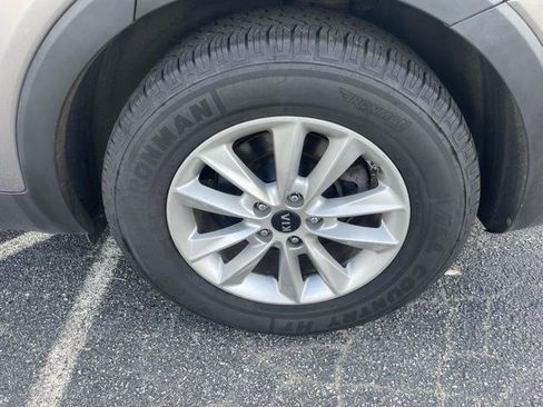 Used 2019 Kia Sorento FWD w/ LX Convenience Package image 9