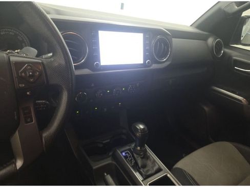 Used 2020 Toyota Tacoma TRD Sport w/ Technology Package image 22