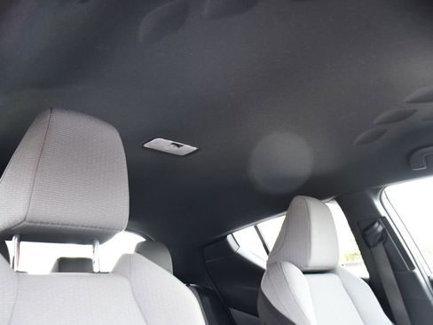 Used 2019 Toyota C-HR XLE FWD image 16