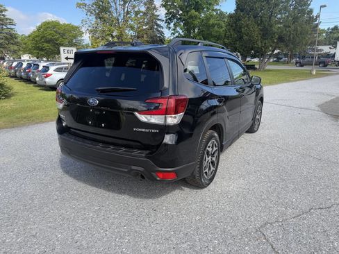 Used 2019 Subaru Forester Premium w/ All-Weather Package AWD/4WD image 5