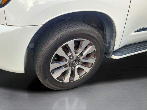 Used 2019 Toyota Sequoia Limited w/ Safety & Convenience Package AWD/4WD image 28