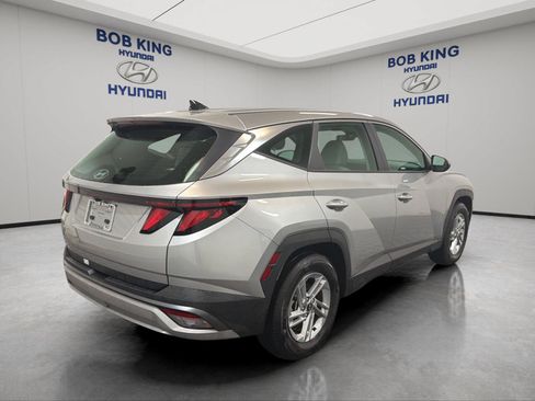 Certified 2025 Hyundai Tucson SE FWD image 5