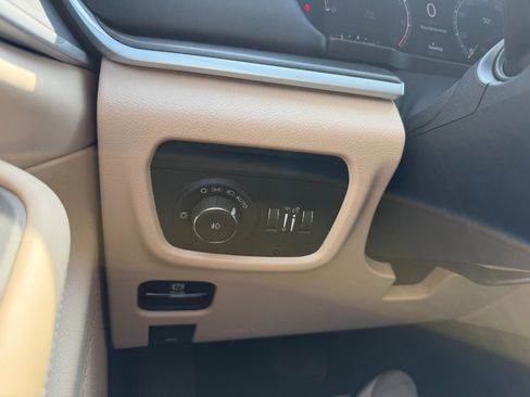 Used 2024 Jeep Grand Cherokee Limited w/ Trailer Tow Package image 8