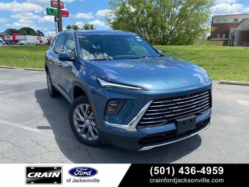 Used 2025 Buick Enclave Preferred FWD image 1
