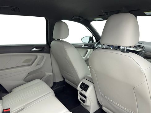 Used 2022 Volkswagen Tiguan SE R-Line image 52