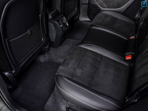 Used 2022 Volvo XC40 P8 Recharge Ultimate image 19