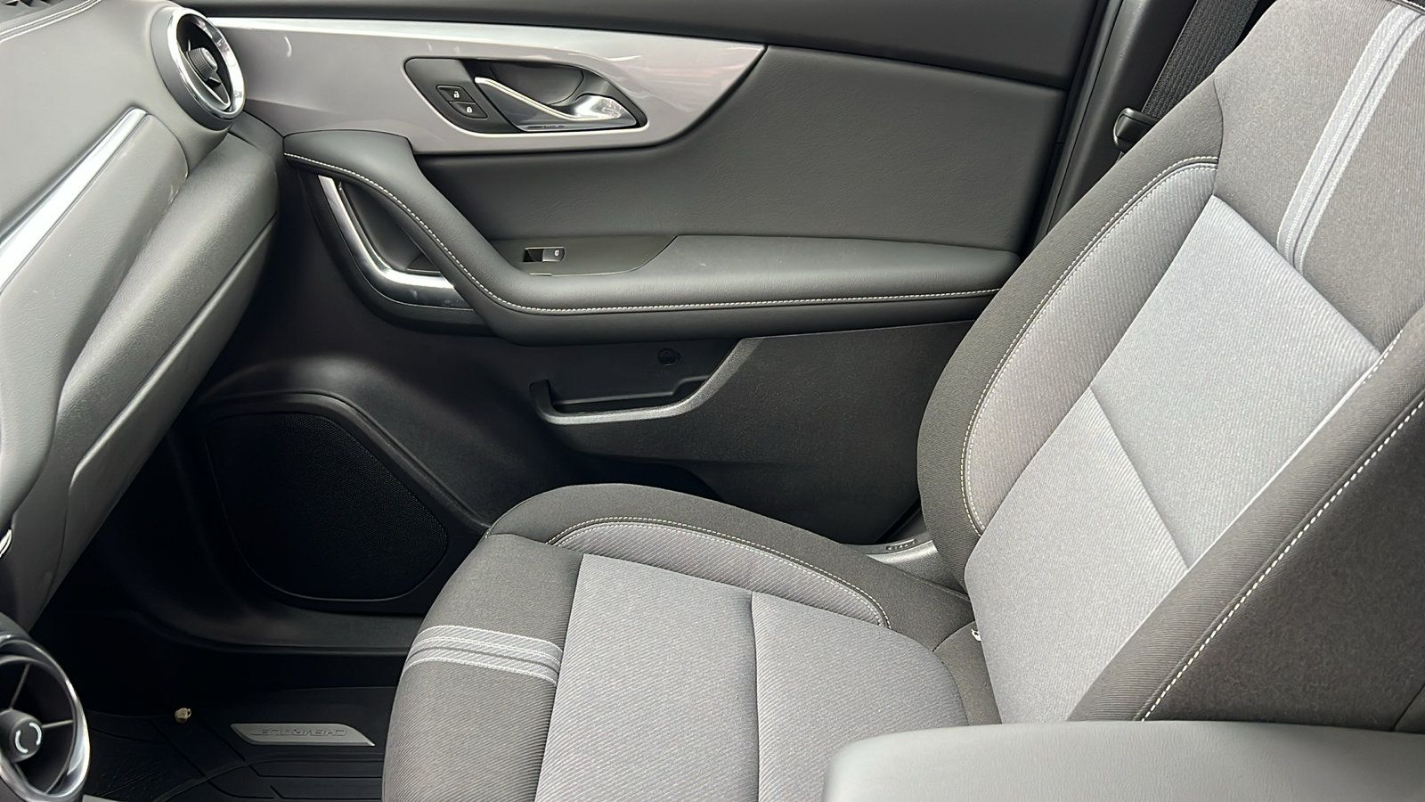 New 2026 Chevrolet Blazer LT w/ Midnight/Sport Edition AWD/4WD image 19