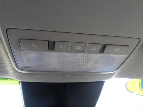 Used 2019 Chevrolet Trax LT w/ LT Convenience Package image 18