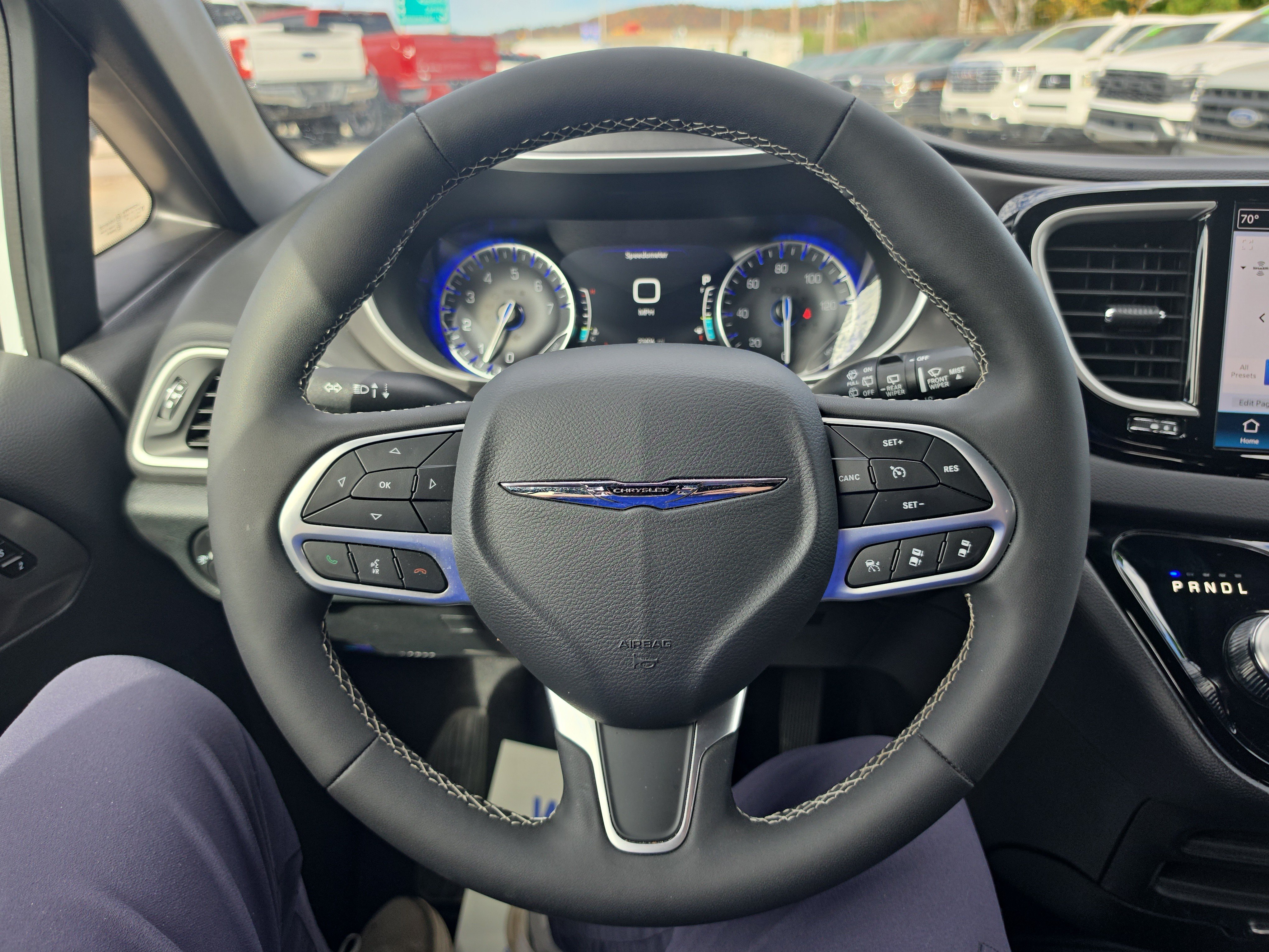 Used 2026 Chrysler Pacifica Select FWD image 20
