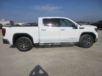 New 2026 GMC Sierra 1500 SLT w/ SLT Premium Package