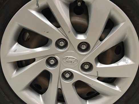 Used 2020 Hyundai Elantra SE FWD image 31