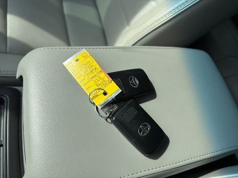 Used 2016 Toyota Camry XLE w/ Moonroof Package image 29