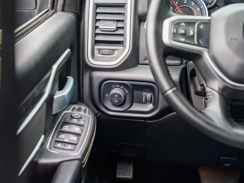 Used 2024 RAM 2500 Big Horn w/ Sport Appearance Package image 25