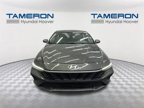 Used 2025 Hyundai Elantra SE image 8