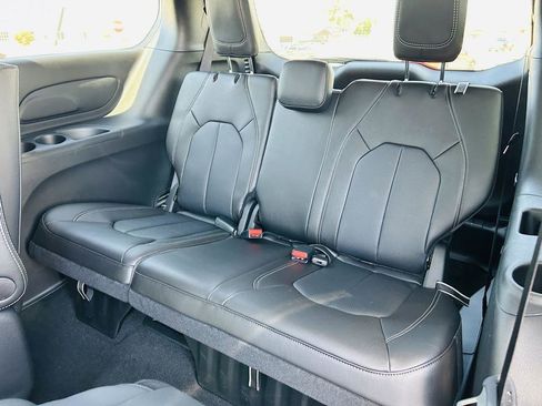 New 2026 Chrysler Pacifica Select w/ Quick Order Package 2EV image 29