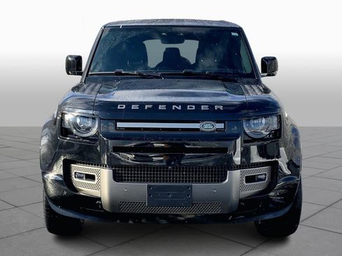 Used 2024 Land Rover Defender 110 X-Dynamic SE image 3