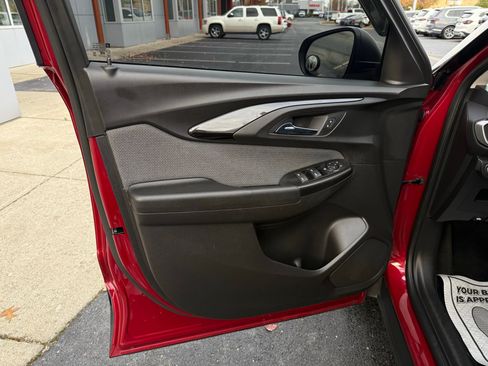 Used 2021 Chevrolet TrailBlazer LS image 34