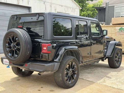Used 2023 Jeep Wrangler Unlimited Sahara AWD/4WD image 3