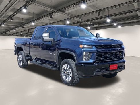 Used 2023 Chevrolet Silverado 2500 Custom w/ Custom Value Package image 2
