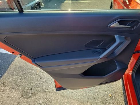 Used 2019 Volkswagen Tiguan SE w/ Panoramic Sunroof Package FWD image 8