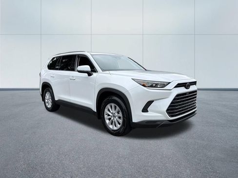 Used 2026 Toyota Grand Highlander AWD image 4