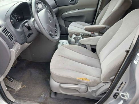 Used 2011 Kia Sedona LX image 9