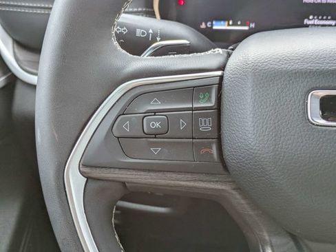 Used 2025 Jeep Grand Cherokee Limited w/ Black Appearance Package RWD image 26