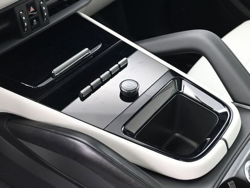 Used 2025 Porsche Cayenne image 21
