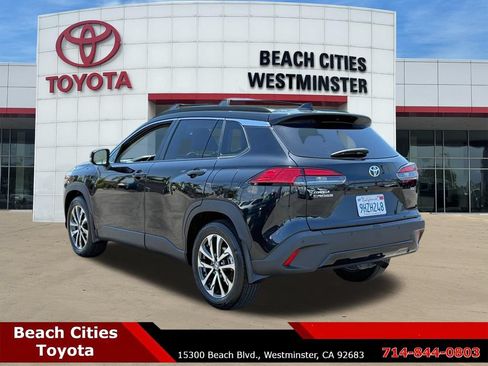 Certified 2023 Toyota Corolla Cross XLE w/ Convenience Package FWD image 8