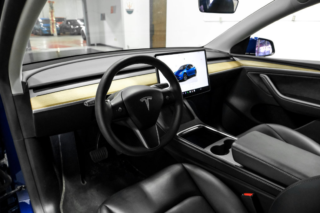 Used 2024 Tesla Model Y Long Range AWD/4WD image 3