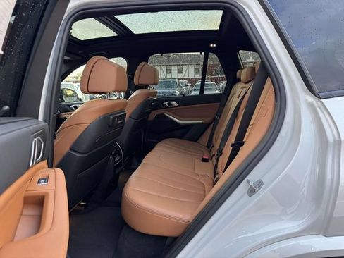 Used 2022 BMW X5 xDrive40i w/ M Sport Package AWD/4WD image 17